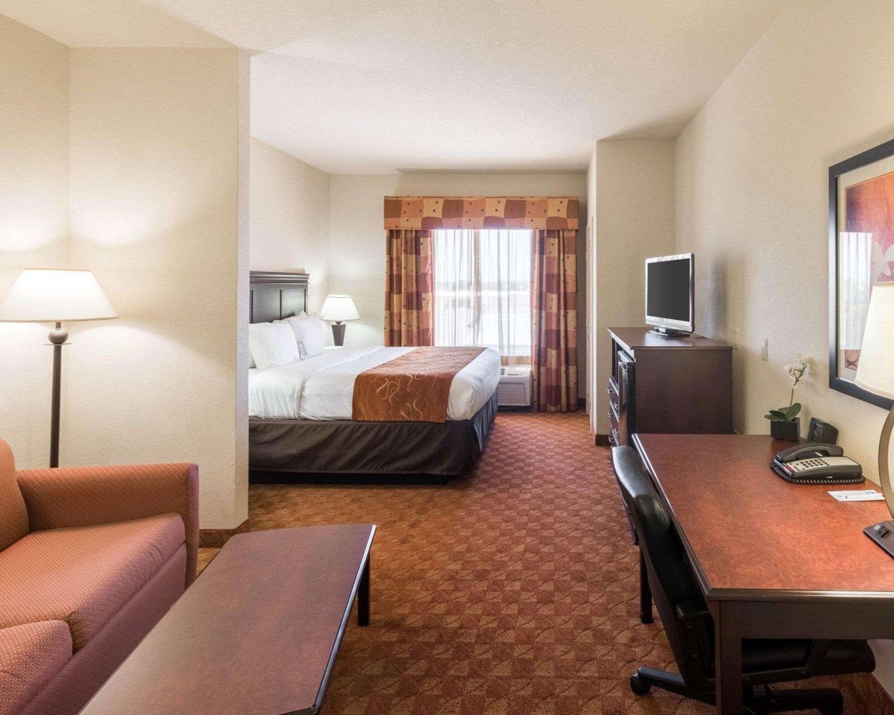 Comfort Suites Granbury Bagian luar foto