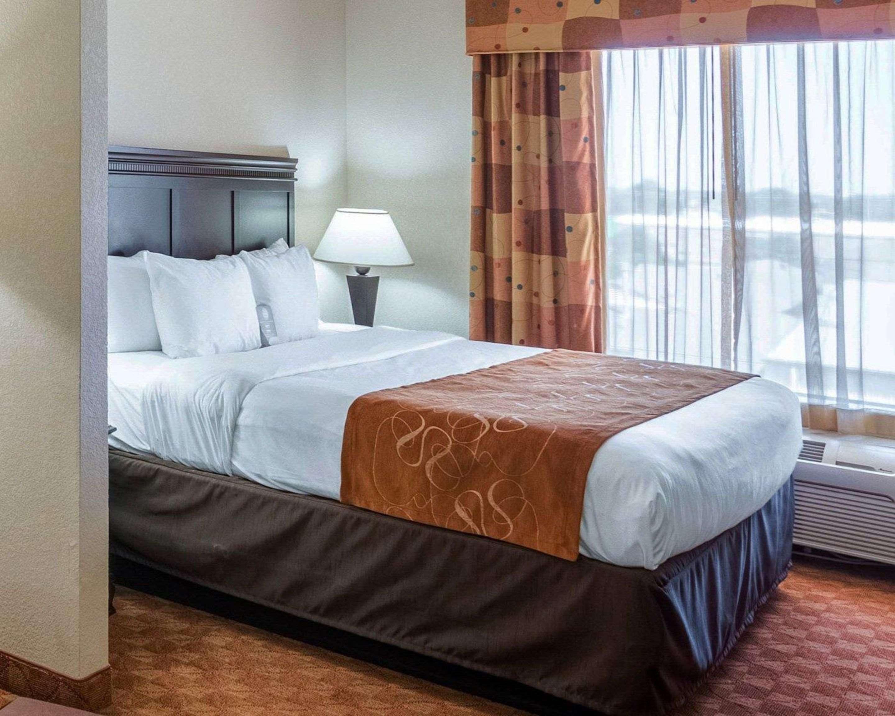 Comfort Suites Granbury Bagian luar foto