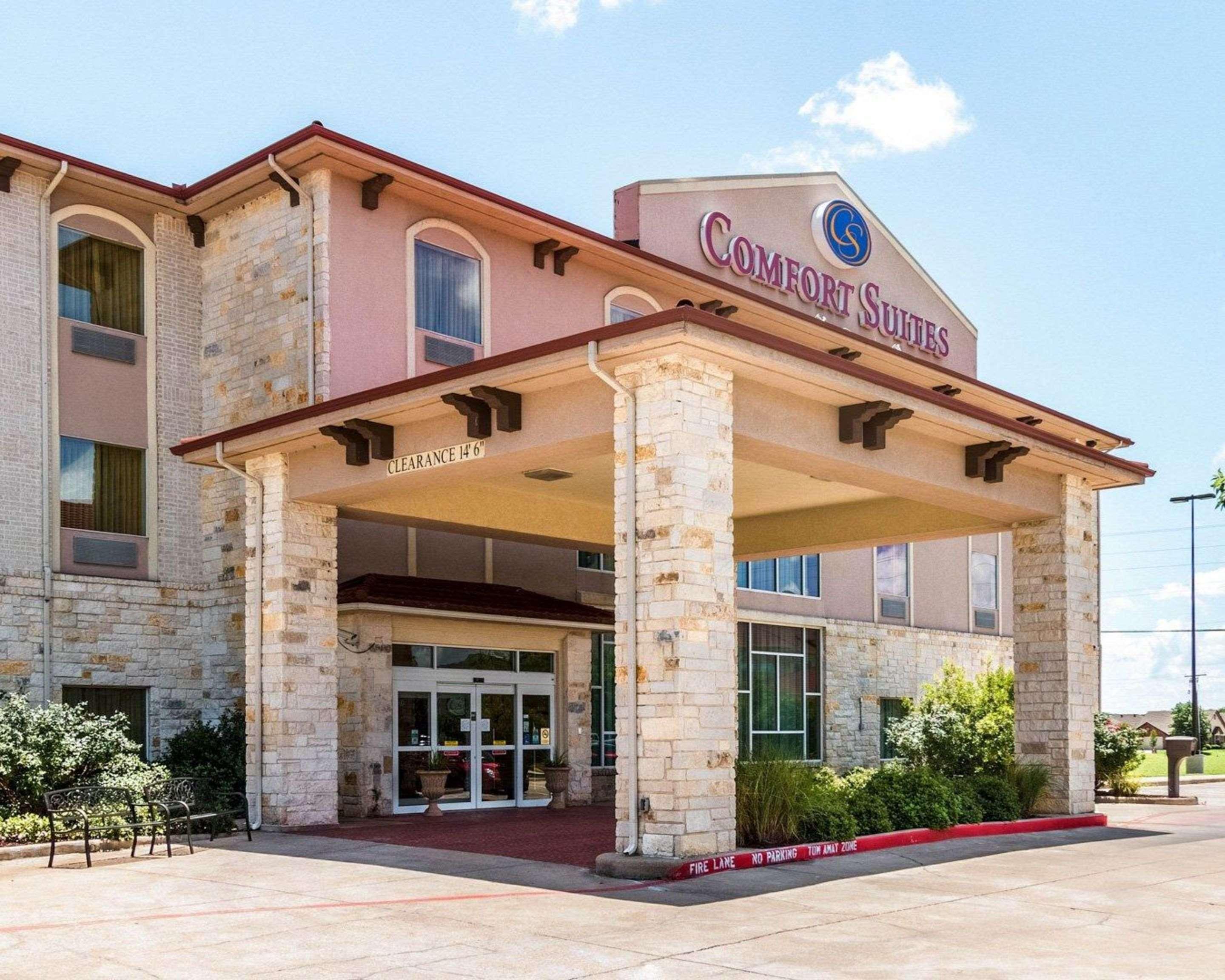 Comfort Suites Granbury Bagian luar foto