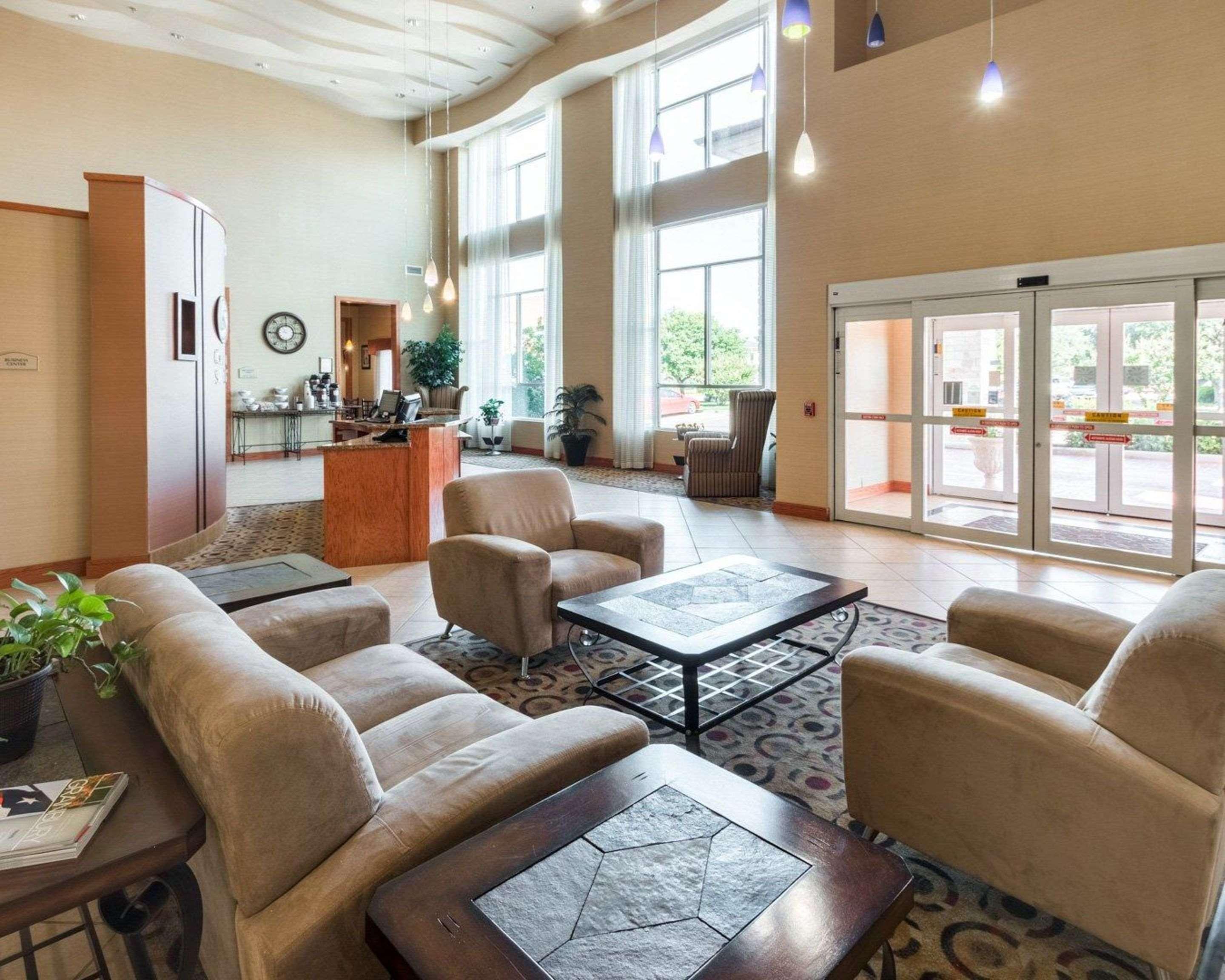 Comfort Suites Granbury Bagian luar foto