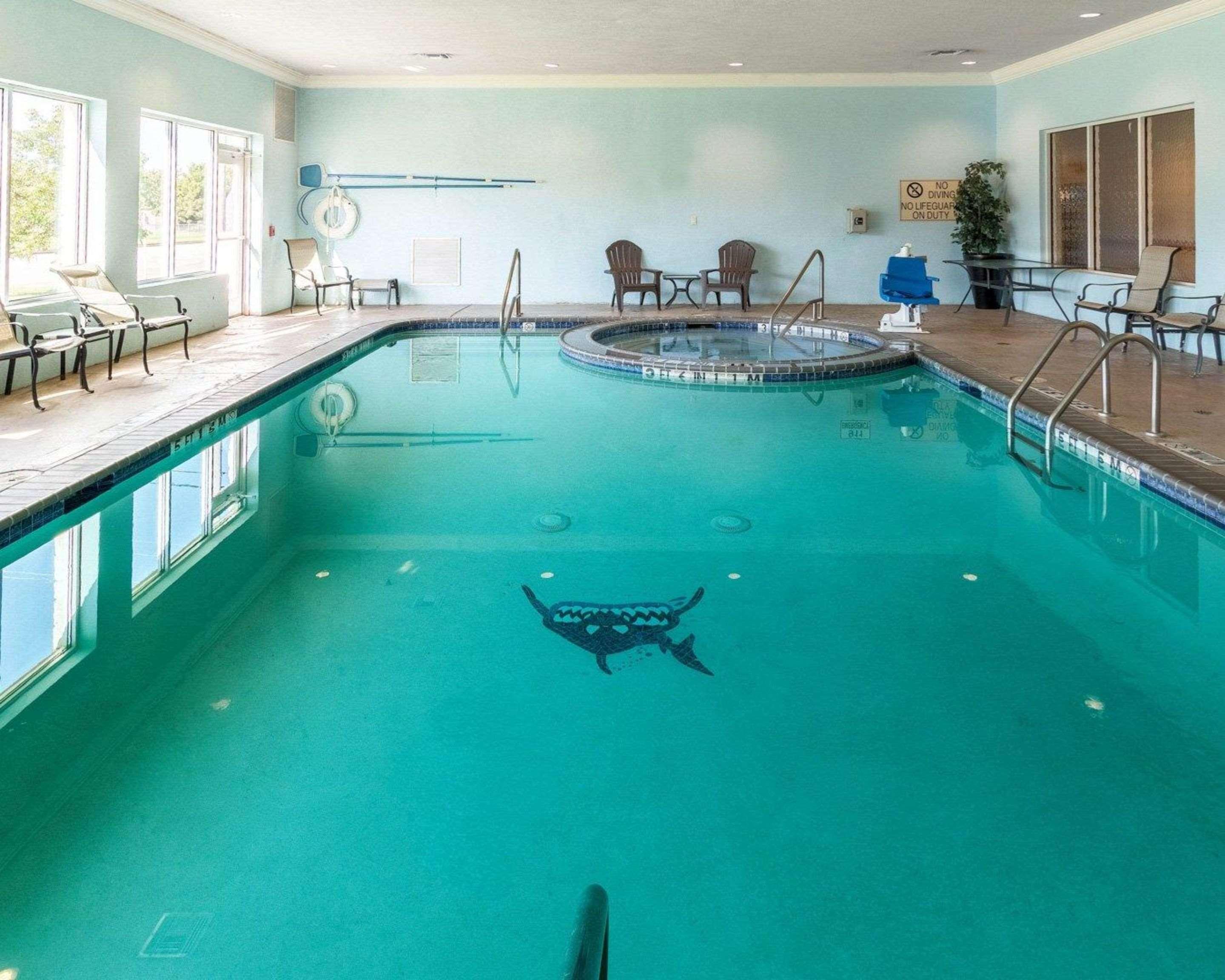 Comfort Suites Granbury Bagian luar foto