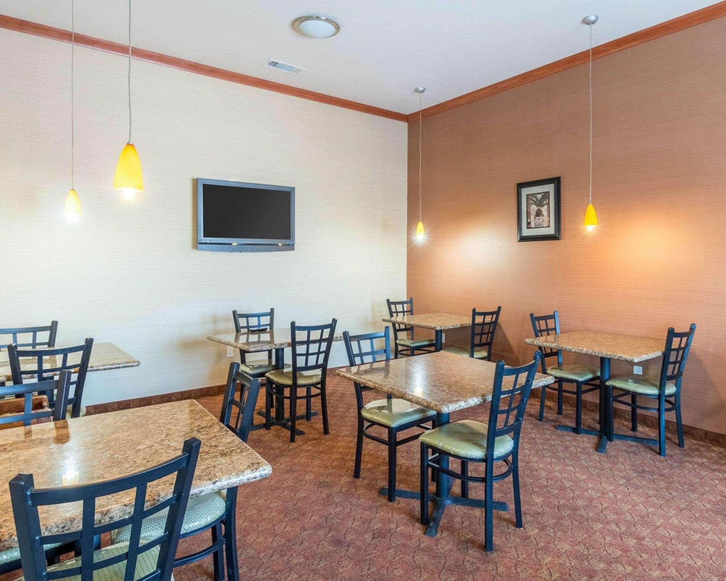 Comfort Suites Granbury Bagian luar foto