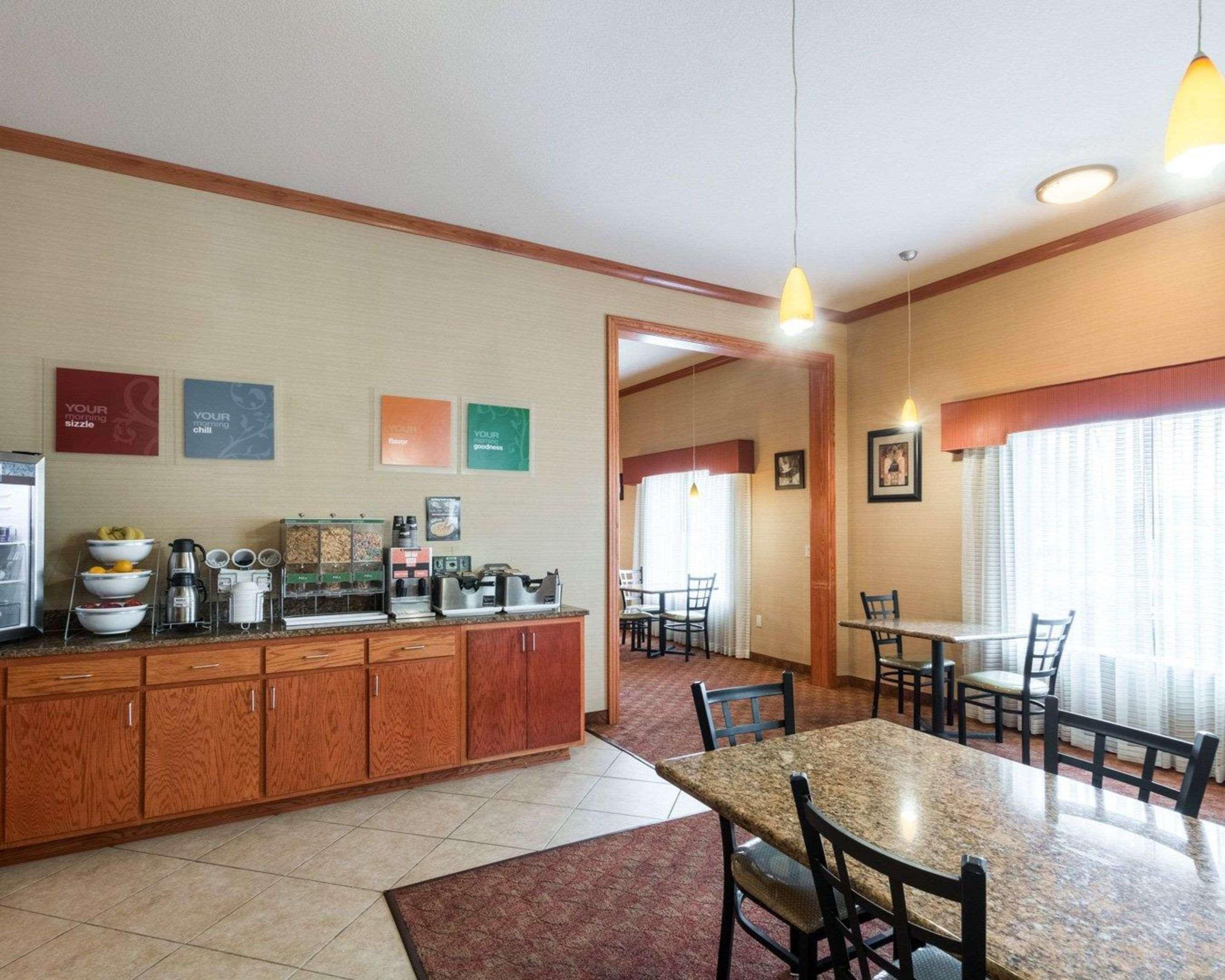 Comfort Suites Granbury Bagian luar foto