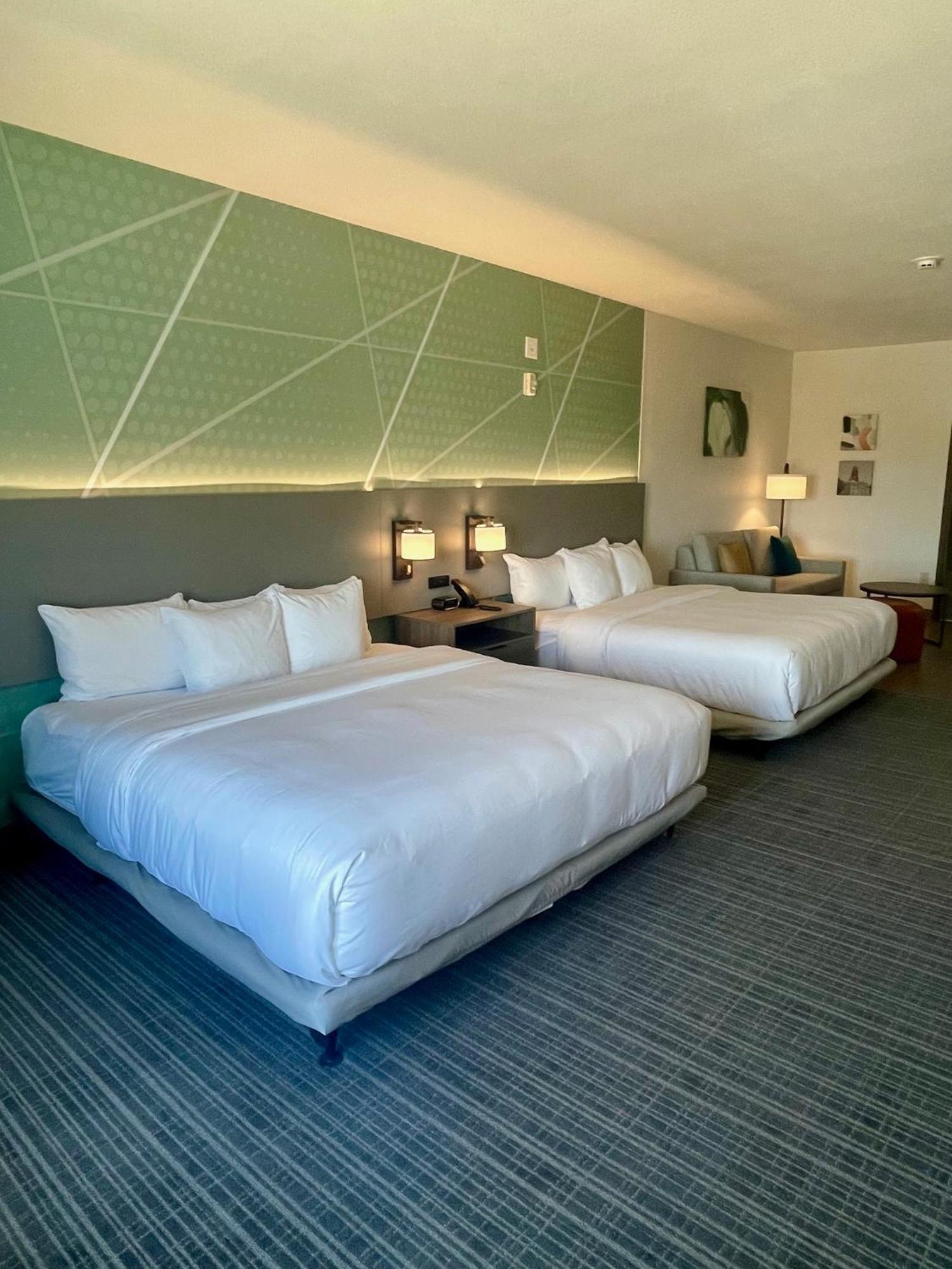 Comfort Suites Granbury Bagian luar foto