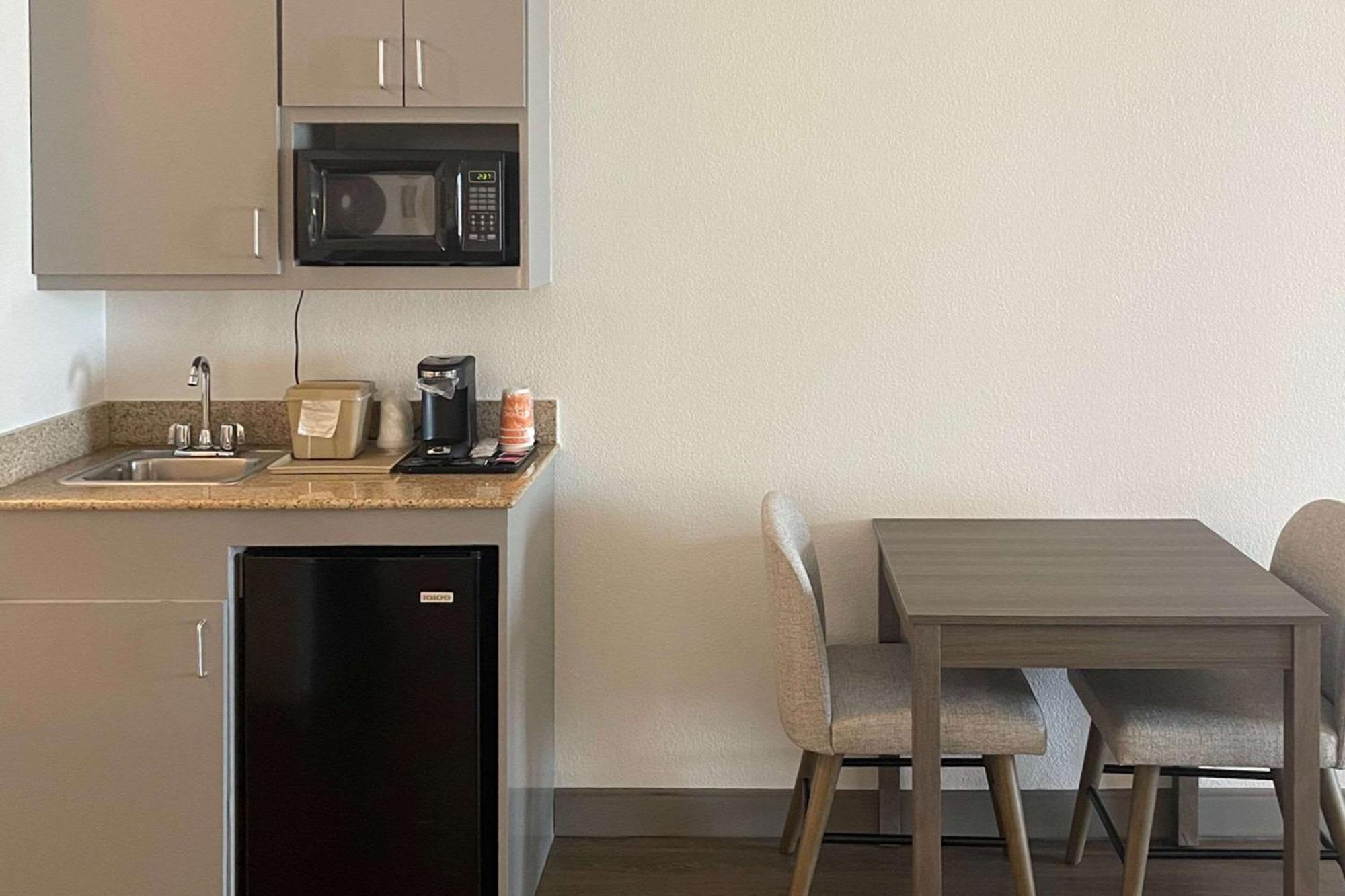 Comfort Suites Granbury Bagian luar foto