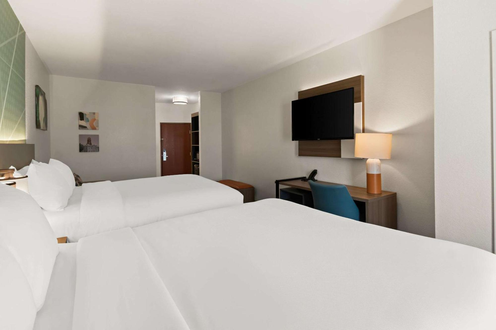 Comfort Suites Granbury Bagian luar foto