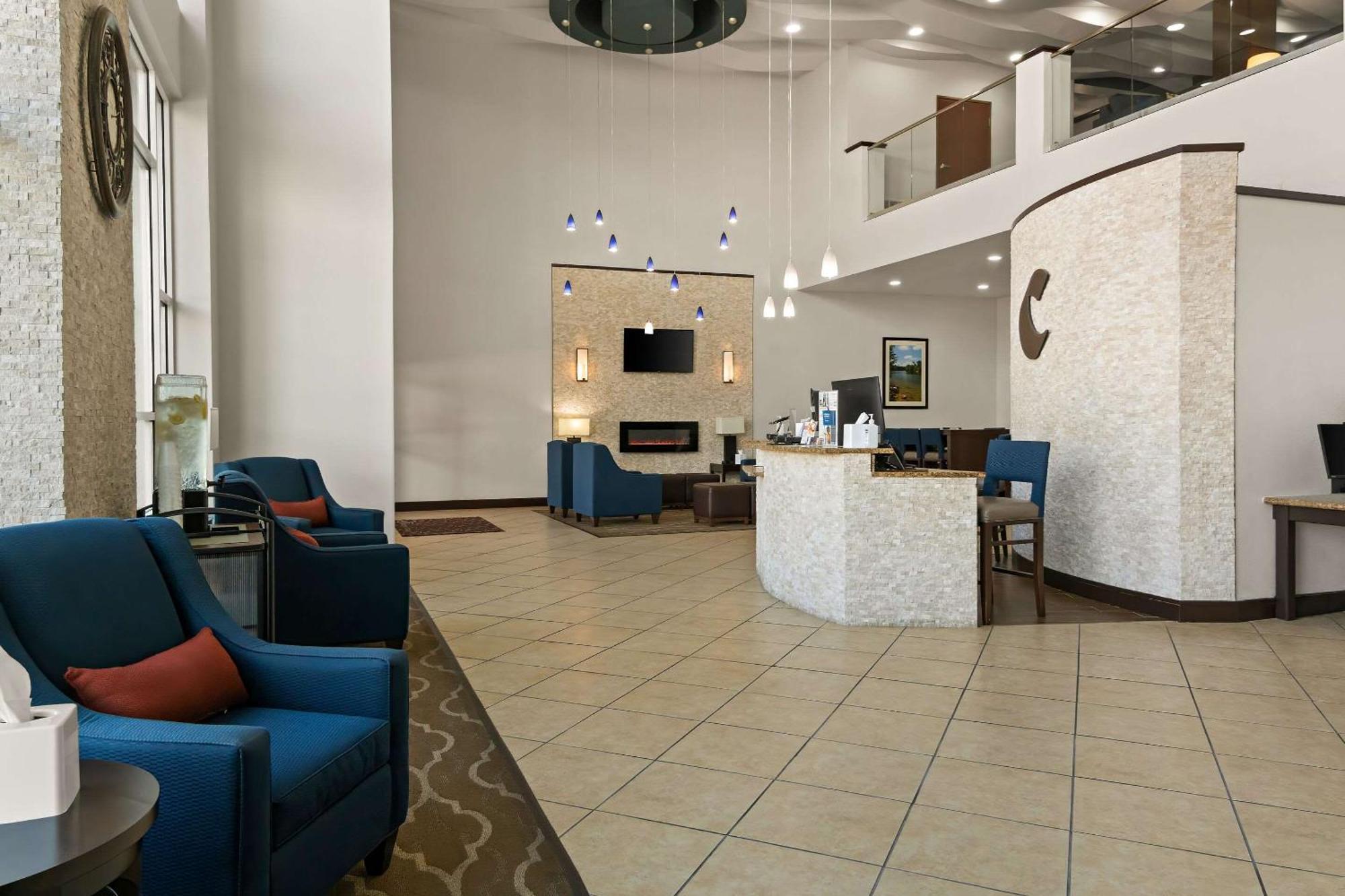 Comfort Suites Granbury Bagian luar foto