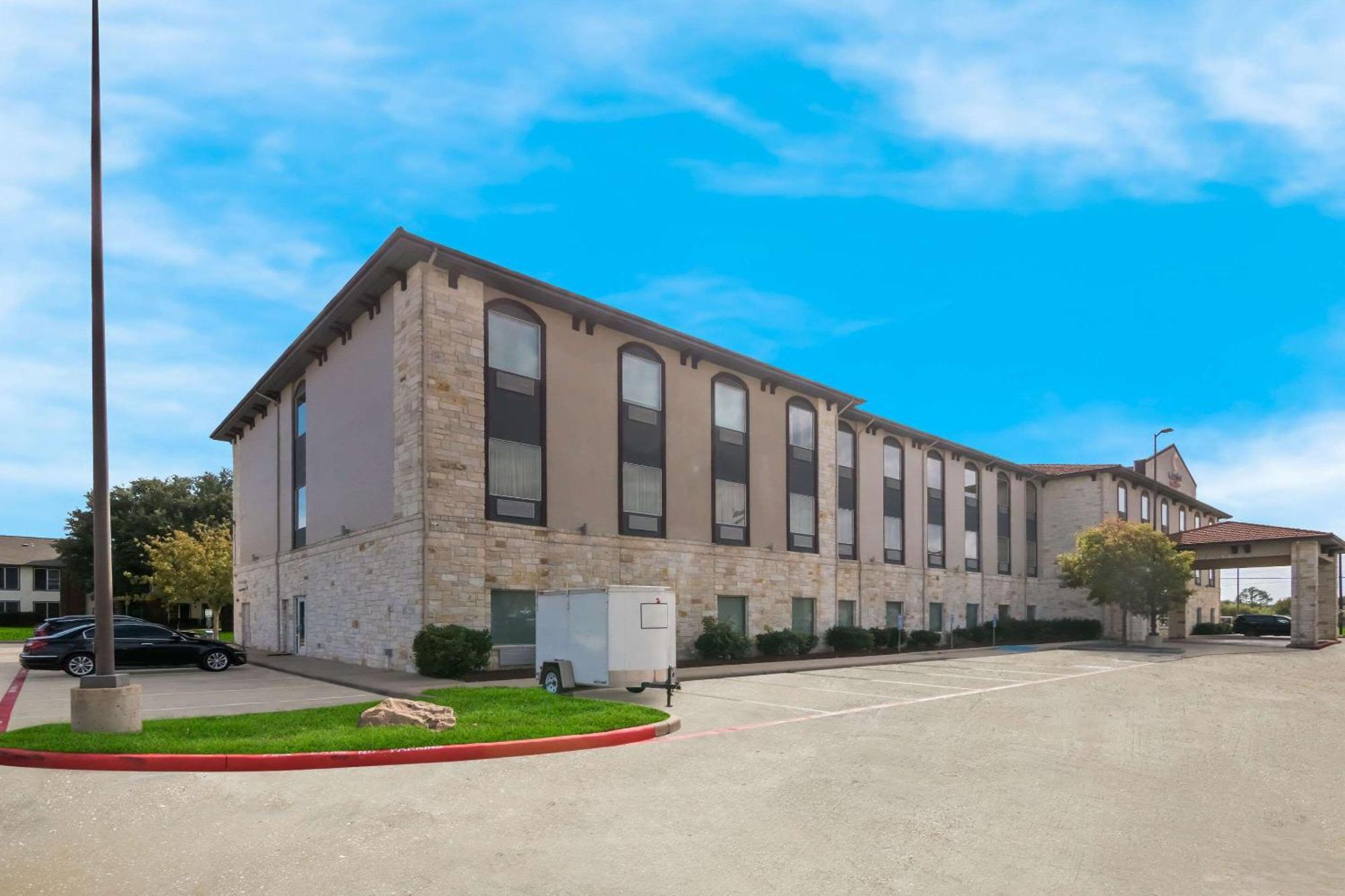 Comfort Suites Granbury Bagian luar foto
